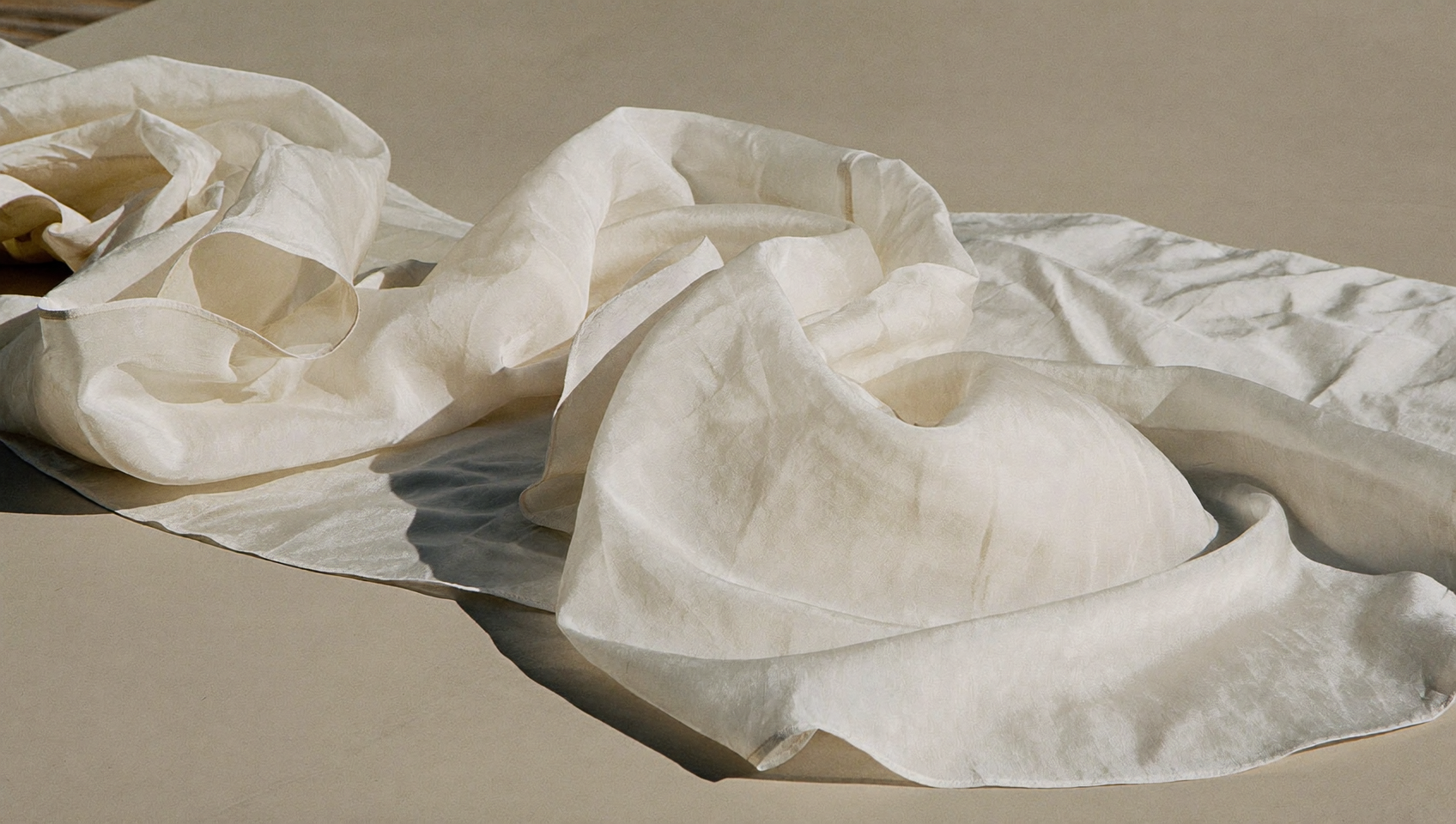 L’organza di seta: poesia tessile per occasioni uniche